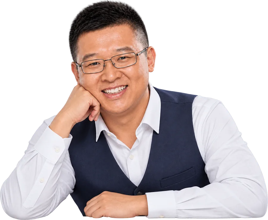 Ian Gong, smiling, chin resting on his hand